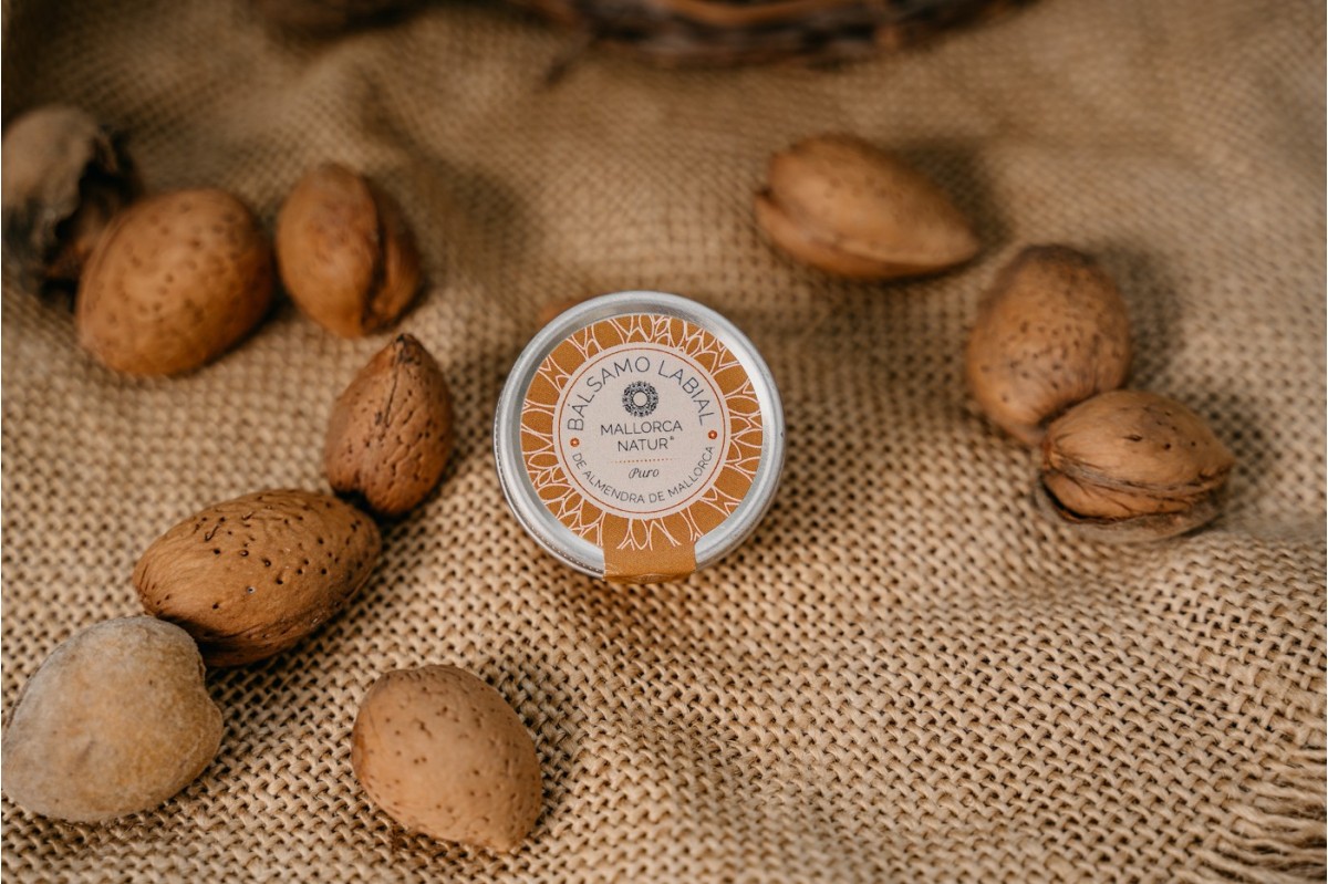 Organic moisturising lip balm with virgin sweet almond oil Mallorca